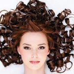 9 روش طبیعی فر کردن مو